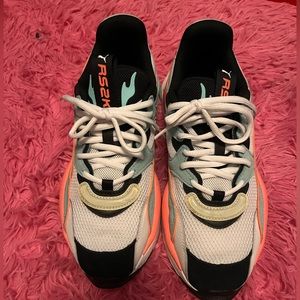 Woman Puma sneakers